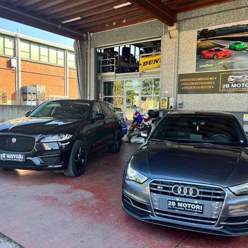 1- Ascoltiamo, Consigliamo e Guidiamo il cliente tra un ampio ventaglio di automobili di alta gamma e a chilometraggio garantito 